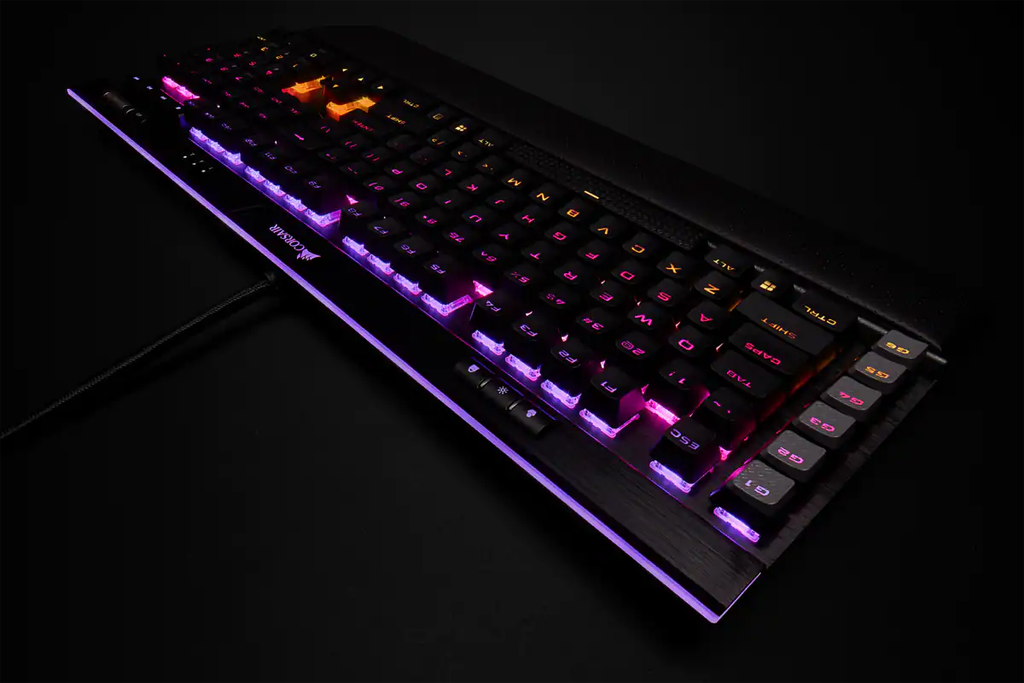 CORSAIR GAMING K95 PLATINUM XT RGB MECHANICAL GAMING KEYBOARD